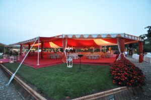 30.Tenda rossa con semiottagoni