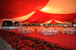 31. allestimento interno -drappi, arredi e fiori