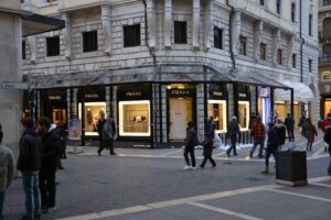 32.Inaugurazione negozio - tenda a spiovere- lavori in corso