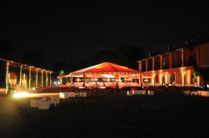 33.Tenda rossa- vista notturna