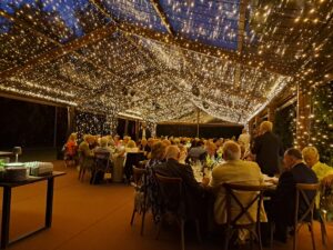 8. Tenda di legno con cielo stellato