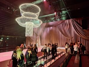 16.allestimento interno per sfilata