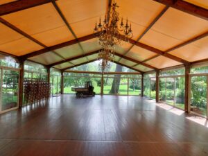 interno tenda ristorante stagione estiva